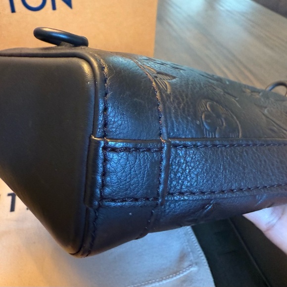 Authentic Louis Vuitton Noe Sling Bag Black - Picture 6 of 13